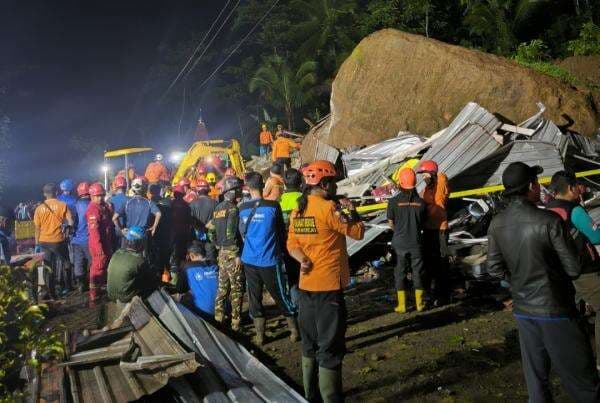 Tragis! Longsor Timpa Rumah di Bruno: Keluarga Tertimbun Batu Raksasa, 3 Nyawa Melayang