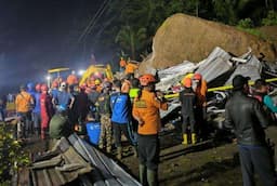 Tragis! Longsor Timpa Rumah di Bruno: Keluarga Tertimbun Batu Raksasa, 3 Nyawa Melayang