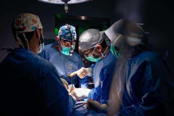 FK Unhas Gandeng Dokter Arab Saudi Bahas Bedah Modern