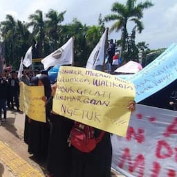 Guru Honor Geruduk Kantor Walikota Cilegon, Tuntut Tanggung Jawab