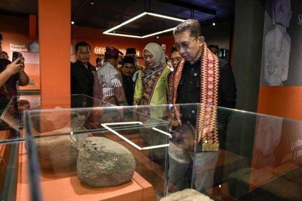 Menbud Fadli Zon Resmikan Gedung Koleksi Taman Purbakala Pugungraharjo