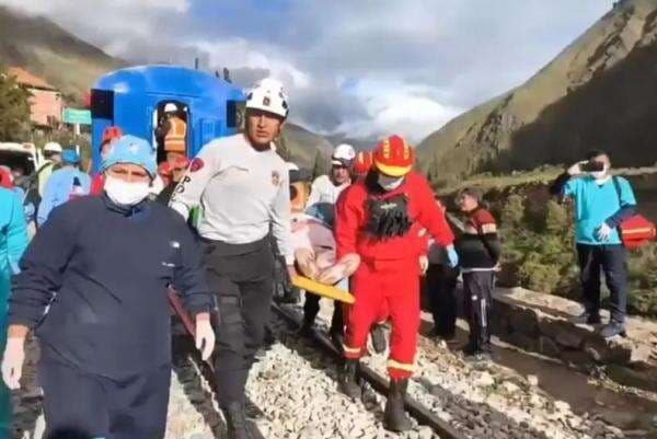 2 Kereta Bawa Turis Objek Wisata Machu Picchu Peru Bertabrakan