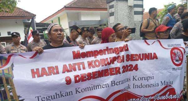 Demo Kantor Dinas Pemberdayaan Masyarakat, Aktivis Sebut Jombang Darurat Korupsi