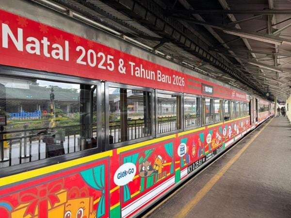Meriahkan Libur Natal 2025 dan Tahun Baru 2026, KAI Hadirkan Livery Tematik dan Ornamen Stasiun