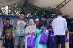 Nelayan di Sindangbarang Santuni Ratusan Anak Yatim