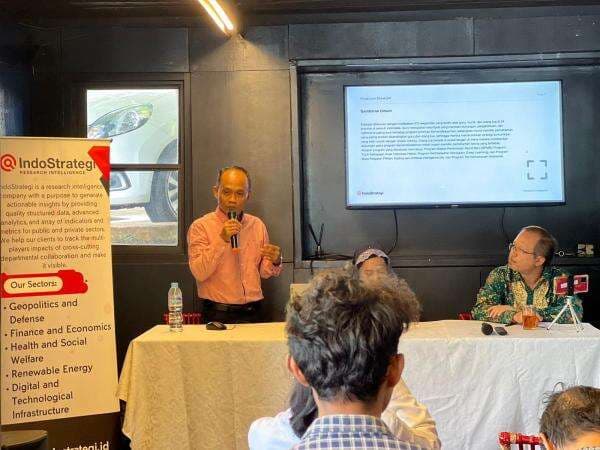 Riset IndoStrategi: Program Mendikdasmen Buat Terobosan Baru Pendidikan di Indonesia