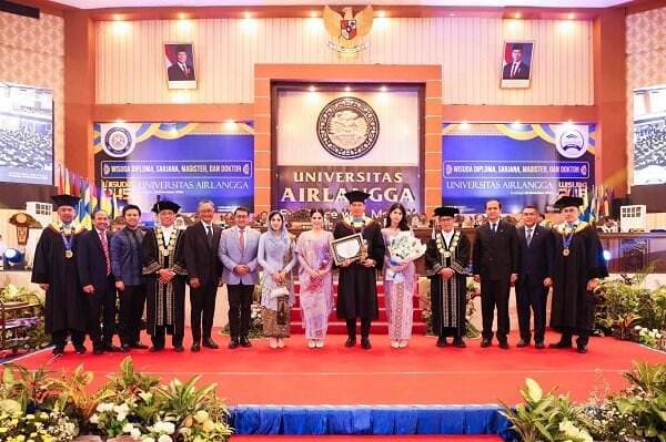 Raih Gelar Wisudawan Terbaik Unair, AHY Serukan Kolaborasi Bangun Indonesia Maju