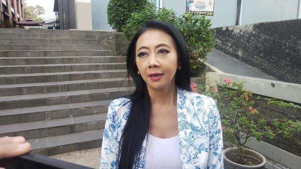 Asri Welas Perdana Jalani Adegan Ranjang, Bermesraan dengan Banyak Pria Asri Welas Perdana Jalani Adegan Ranjang, Bermesraan dengan Banyak Pria