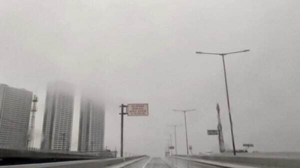 Viral Penampakan Awan Rendah di Jakarta, Tanda Bahaya? 