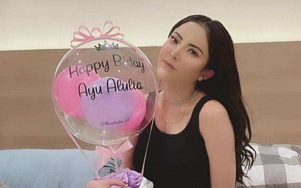 Ayu Aulia Penuhi Panggilan Bareskrim soal Laporan Ridwan Kamil Ayu Aulia Penuhi Panggilan Bareskrim soal Laporan Ridwan Kamil