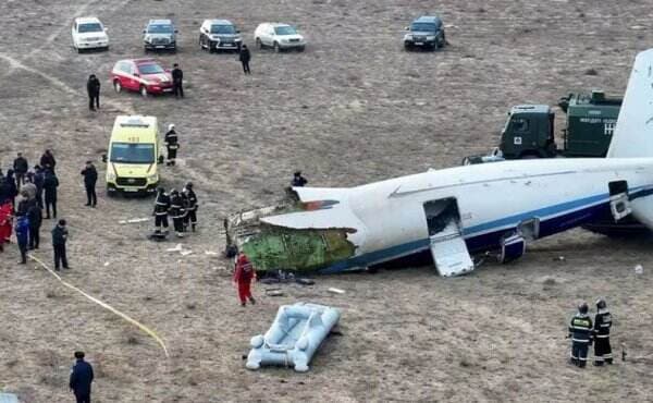 Update Pesawat Azerbaijan Airlines Jatuh: 32 Orang Selamat, 30 Lebih Diyakini Tewas