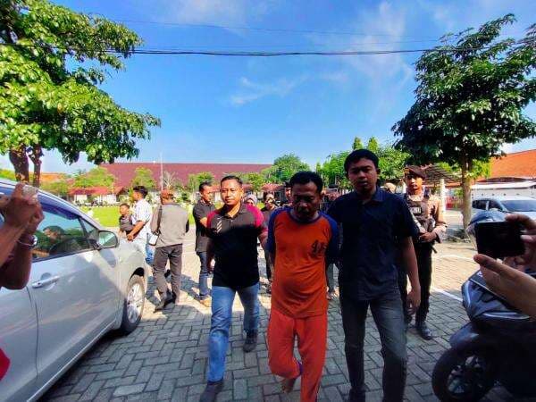 Sembunyi di Lesung, Ini Tampang Pelaku Penipuan Mobil Modus Baru di Jombang Sembunyi di Lesung, Ini Tampang Pelaku Penipuan Mobil Modus Baru di Jombang