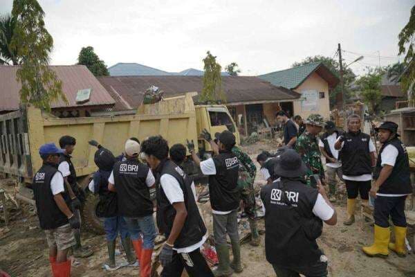 Dukung Pemulihan Pascabencana, Relawan BRI Peduli Terjun Langsung “Bersih-bersih Sekolah” di Aceh