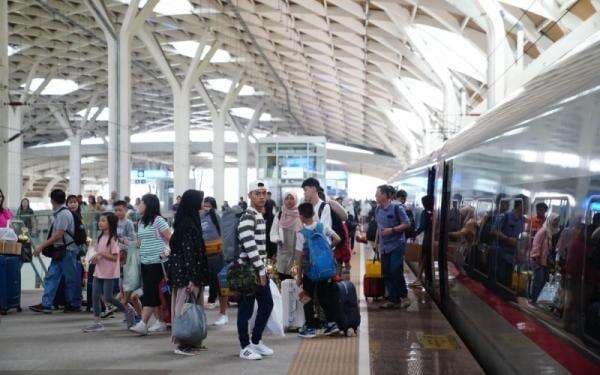 Whoosh Ramai Turis Malaysia, Bandung Jadi Tujuan Wisata Belanja