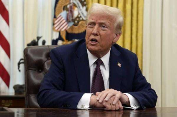 Trump Sebut George Soros Mungkin Terlibat Serangan terhadap Dealer Tesla