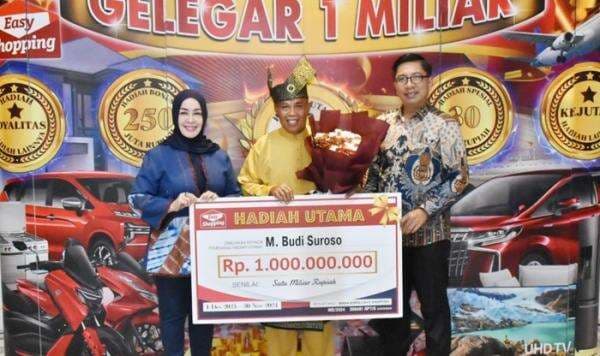 Terima Hadiah Rp1 Miliar, Montir Sepada Ini Mendadak Jadi Miliarder