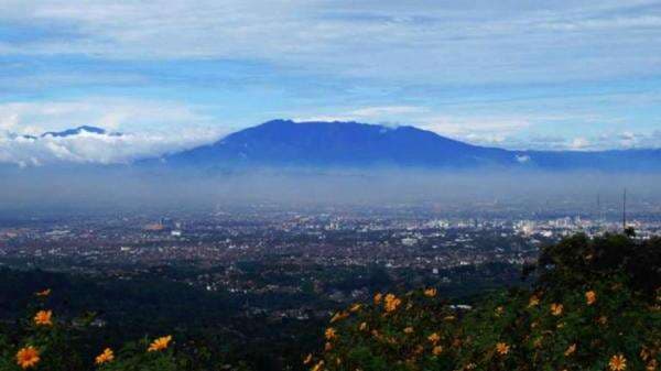 Nikmati Keindahan Gunung Tangkuban Parahu dari Jendela Hotel Voco Bandung