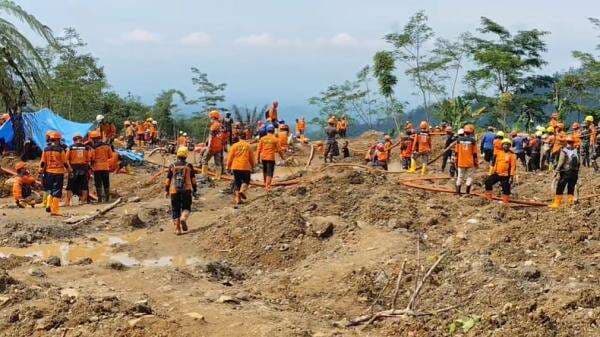 Kendala Pencarian Korban Longsor Banjarnegara, Tim Kesulitan Tembus Ketebalan Material