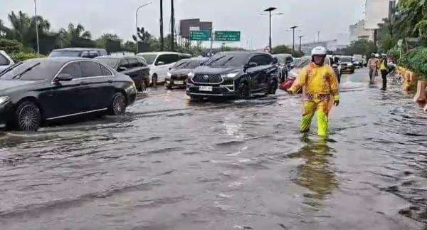 Banjir, Tol Bandara Soetta Macet hingga 1,5 Km
