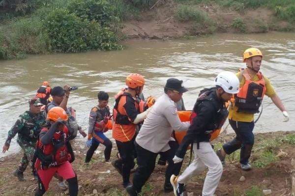 Pilu! Balita Tenggelam di Kali Cikarang Bekasi Ditemukan Meninggal