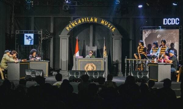 Band Dongker Jalani Sidang di Pengadilan Musik&nbsp;