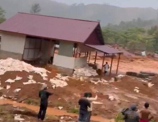 Diterjang Banjir Bandang, Bangunan Hanyut dan 1 Orang Tewas di Morowali Utara