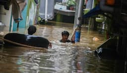 51 RT di Jakarta Banjir akibat Luapan Kali Ciliwung, Ketinggian Capai 2,6 Meter