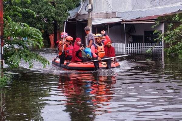 Banjir Makassar Meluas, Ketinggian Air Capai Atap Rumah Warga