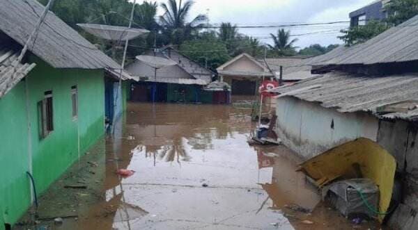 Banjir-Longsor Terjang 4 Kecamatan di Malang, Ratusan Rumah Rusak 