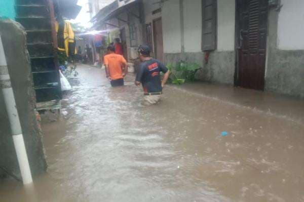 Hujan Deras di Tangsel, Pondok Karya Banjir hingga 60 Cm Hujan Deras di Tangsel, Pondok Karya Banjir hingga 60 Cm