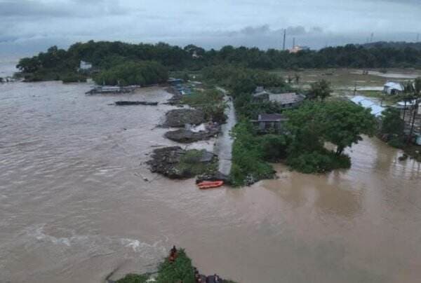 Antrean Panjang di Pelabuhan Merak H-5 Natal, Ribuan Penumpang dan Kendaraan Bersiap Menyeberang