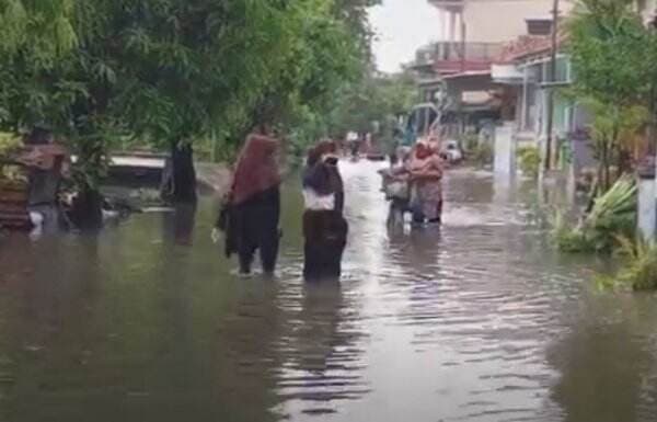 Banjir Rendam Ratusan Rumah di Tegal, Jalur Alternatif ke Purwokerto Lumpuh