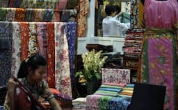 Tips Memilih Batik Sesuai Warna Kulit, Jangan Takut Pakai Warna Cerah