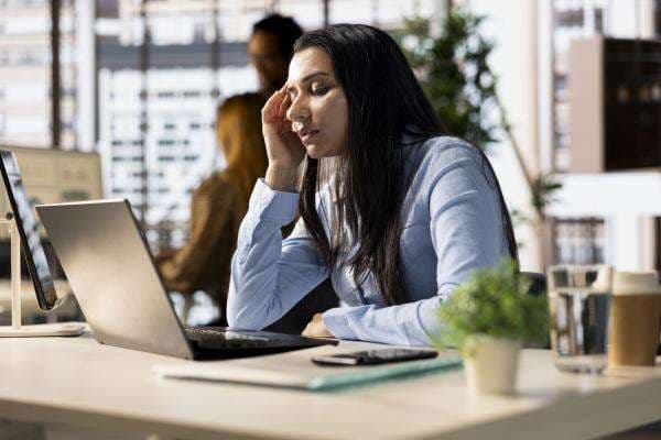 Jangan Terkecoh, Ini Bedanya Stres, Burnout dan Depresi Jangan Terkecoh, Ini Bedanya Stres, Burnout dan Depresi