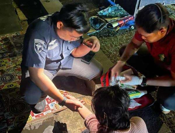 Duduk di Pinggir Jalan, Wanita Bogor Nyaris Tabrakkan Diri dan Sayat Tangannya