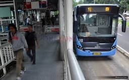 Kasus Pelemparan Bus Transjakarta di Lenteng Agung Berujung Damai, Pelaku Bayar Ganti Rugi Rp13 Juta&nbsp;