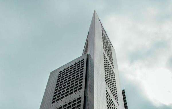 Kisah Pembangunan Kita di Tahun 2025: Mencakar Langit, Menguji Fondasi Kisah Pembangunan Kita di Tahun 2025: Mencakar Langit, Menguji Fondasi