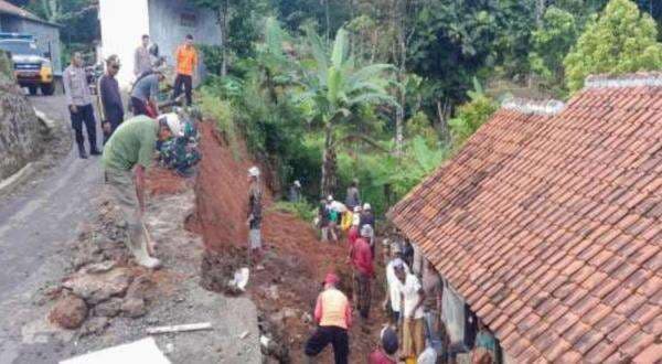 Longsor hingga Banjir Melanda Sejumlah Desa di Kuningan