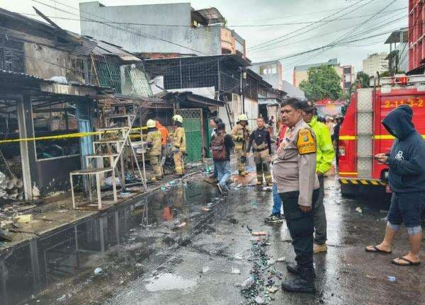Polisi Periksa 5 Saksi Terkait Kebakaran Tewaskan 5 Orang di Jakut Polisi Periksa 5 Saksi Terkait Kebakaran Tewaskan 5 Orang di Jakut
