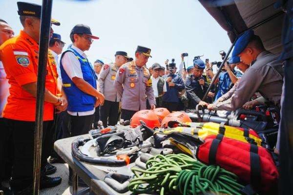 Tinjau Merak, Kapolri Sampaikan Pesan Prabowo: Beri Pelayanan Maksimal!