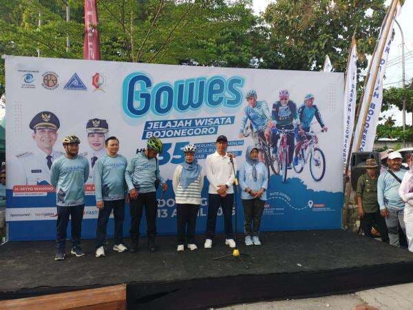 Promosikan Wisata Geopark, Bupati dan Wabup Bojonegoro Gowes dari Dolokgede ke Kayangan Api Promosikan Wisata Geopark, Bupati dan Wabup Bojonegoro Gowes dari Dolokgede ke Kayangan Api