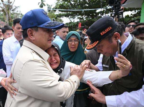 Sholawat Berkumandang saat Prabowo Tiba di Posko Pengungsian di Langkat