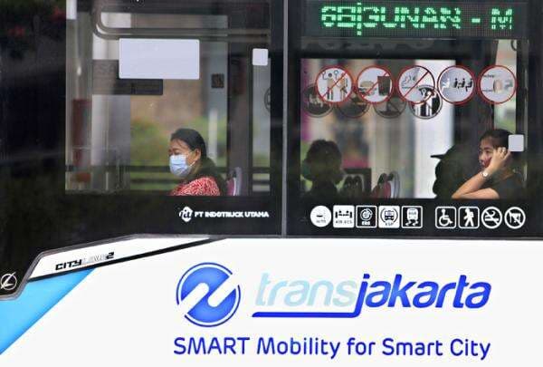 Sejumlah Rute Transjakarta Terlambat Imbas Hujan Deras Guyur Jakarta