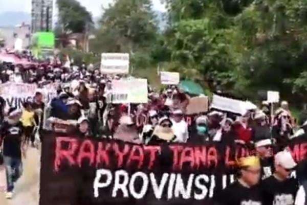 Massa Demo Provinsi Luwu Raya Blokade Trans Sulawesi hingga Bandara, Aktivitas Lumpuh Total