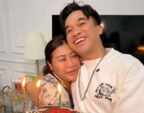 Suami Tersandung Kasus, Boiyen Menangis saat Rayakan Ultah