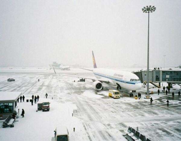 Ribuan Penerbangan Dibatalkan, Keadaan Darurat Diumumkan akibat Badai Musim Dingin di AS