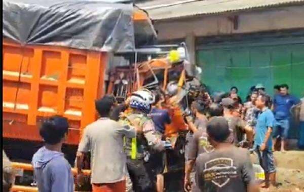 Kecelakaan Beruntun Dump Truk Rem Blong di Pasuruan, 1 Sopir Tewas Terjepit