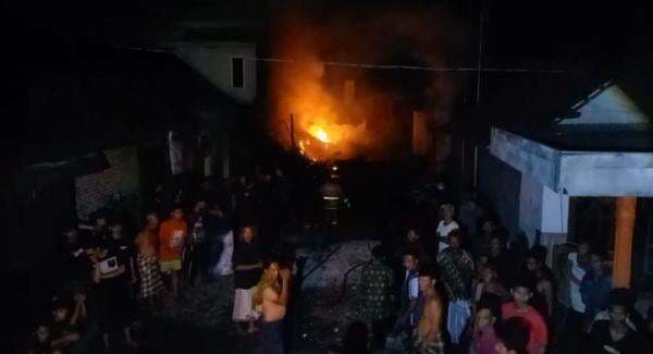 Pabrik Kerupuk di Sumobito Jombang Habis Dilalap Api, Kerugian Capai Ratusan Juta Pabrik Kerupuk di Sumobito Jombang Habis Dilalap Api, Kerugian Capai Ratusan Juta