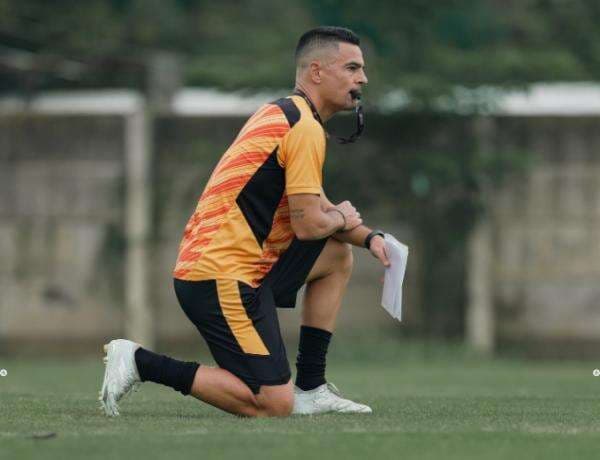 Makin Jauh dari Gelar Juara Liga 1 2024-2025, Carlos Pena Berharap Fans Persija Jakarta Bersikap Realistis Makin Jauh dari Gelar Juara Liga 1 2024-2025, Carlos Pena Berharap Fans Persija Jakarta Bersikap Realistis