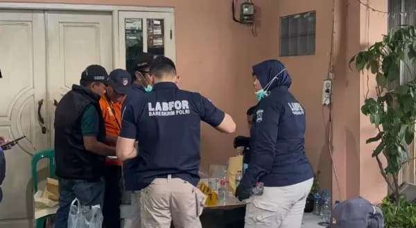 Puslabfor Ambil Sampel Cairan di Rumah Sekeluarga Tewas di Tanjung Priok